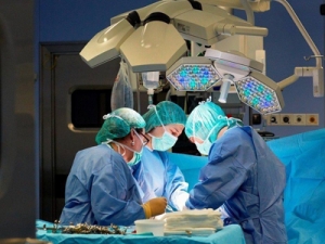 国办：医疗机构不得限制患者凭处方到药店购药